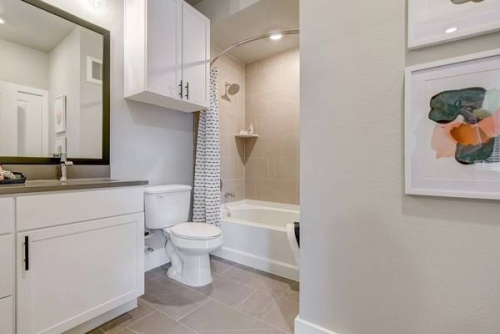 $1,510 / 1br - 788ft2 - Live Your Best Life in Apartment 3203 - A-8! 🏡 (Willowbrook)
